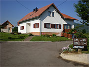 Ku�a - pogled s prilaza